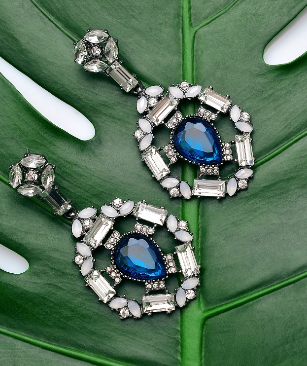 Read more about the article Selling Emeralds and Sapphires